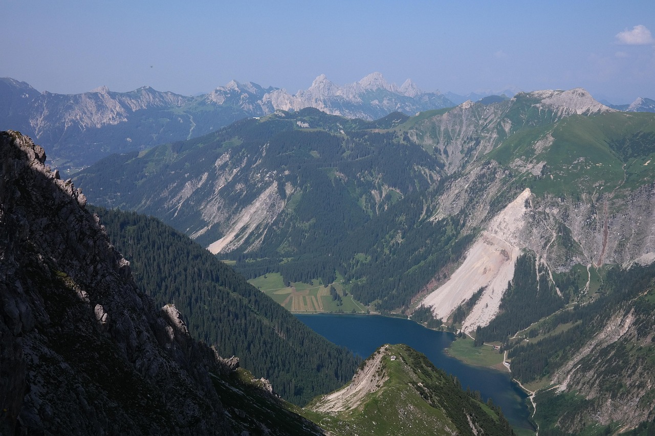 纳雍山体滑坡最新视频揭示灾难真相与挑战标题建议，纳雍山体滑坡最新视频曝光，揭示灾难背后的真相与应对挑战的关键信息。