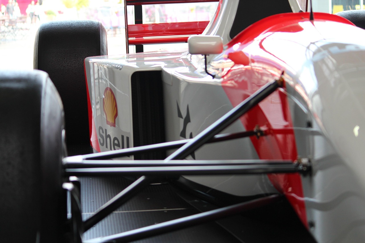 F1赛车比赛，速度与激情的极致展现