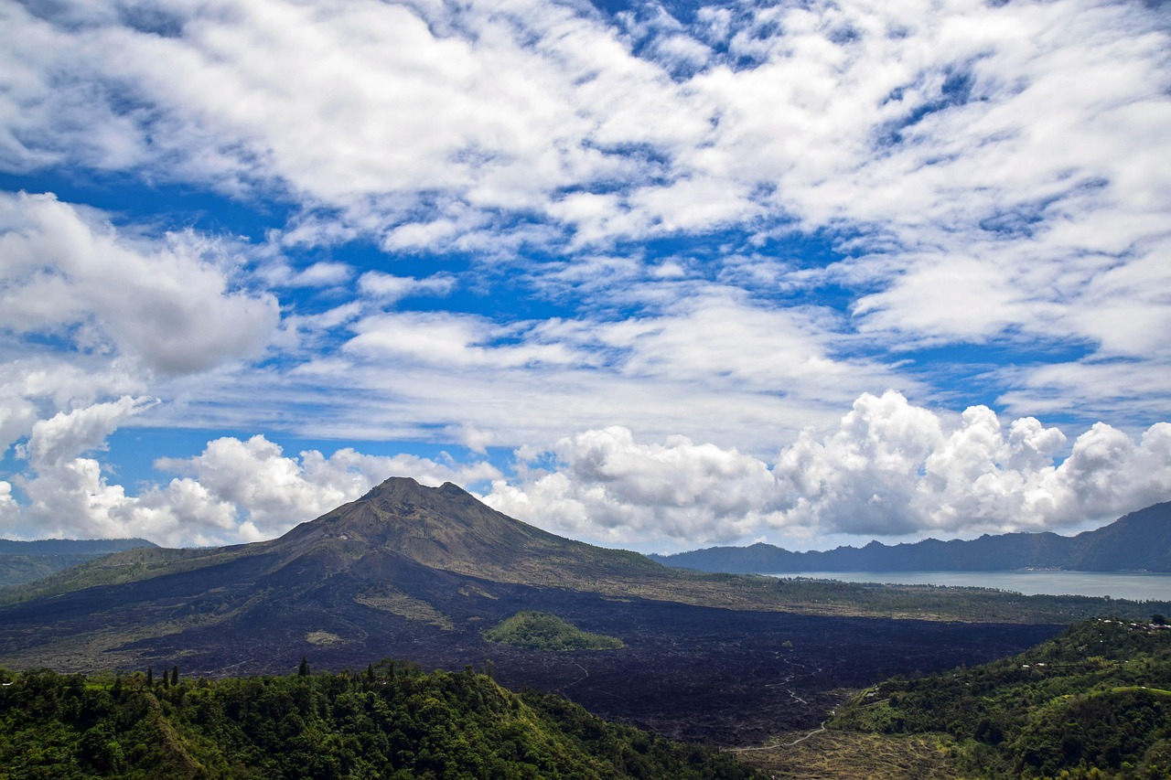巴厘岛火山喷发，自然力量的震撼与人类的应对策略
