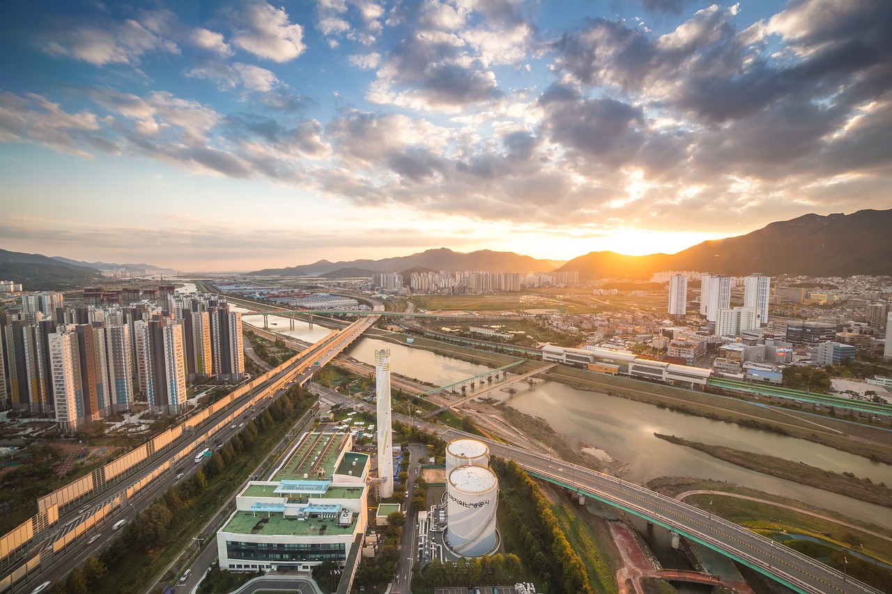 中通上市，快递巨头资本市场之路的探索与启示